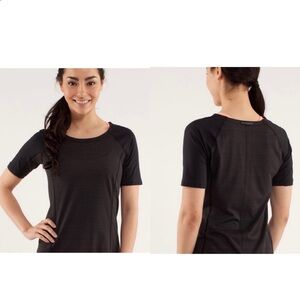 🍋Lululemon Turn It Up Tee.